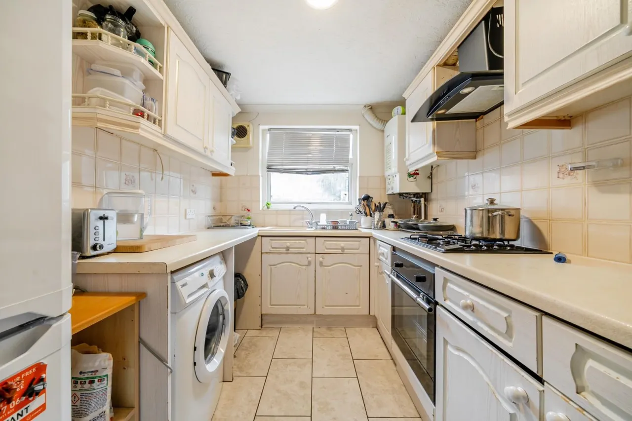 Whernside Close, London, photo 6