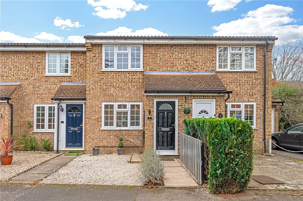 2 bed house for sale — Thorncroft, Englefield Green, Egham, TW20 0SB