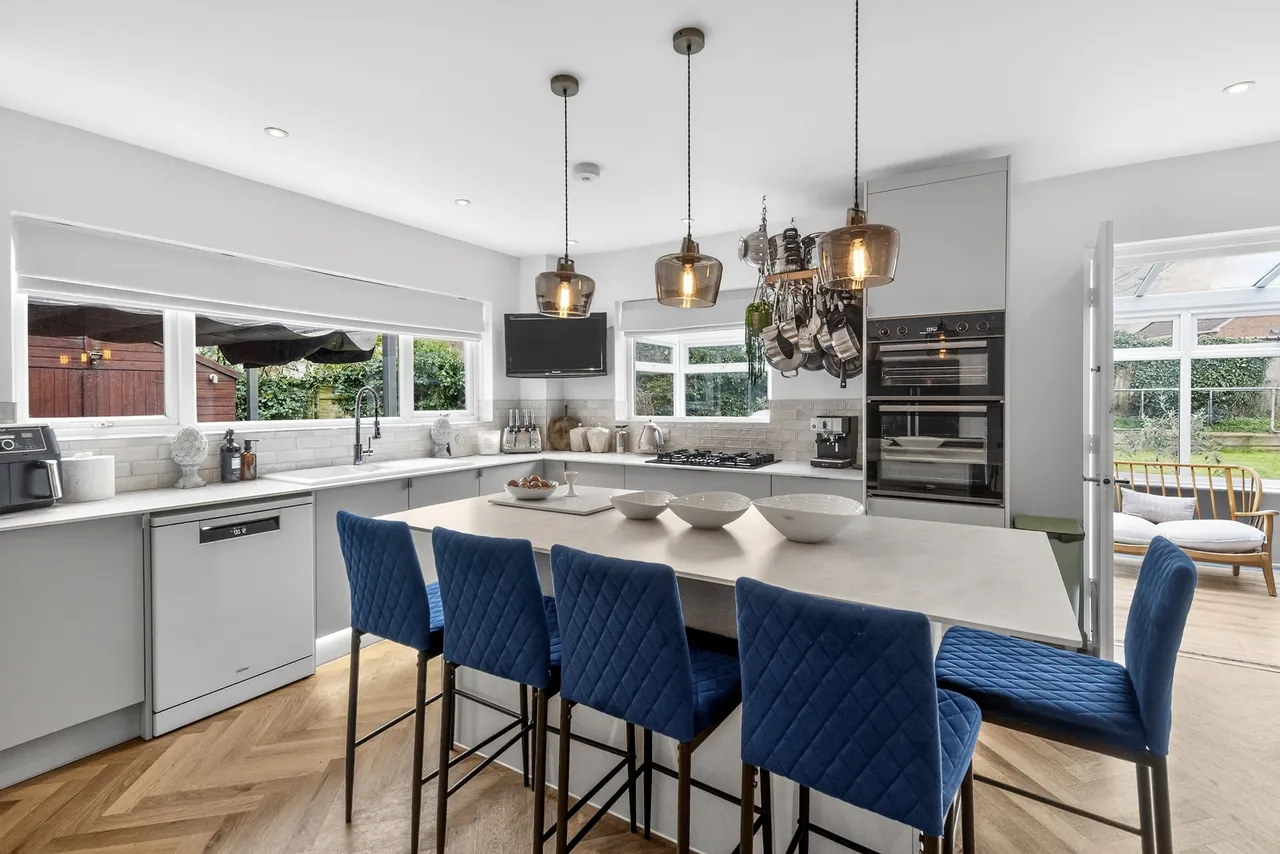 Broadleas Road, Devizes, SN10, photo 3