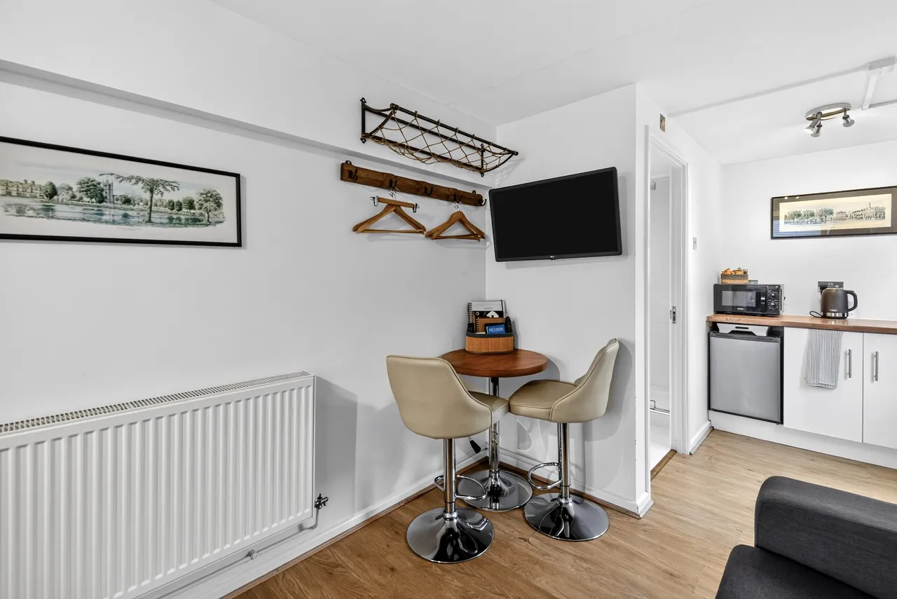 Broadleas Road, Devizes, SN10, photo 16