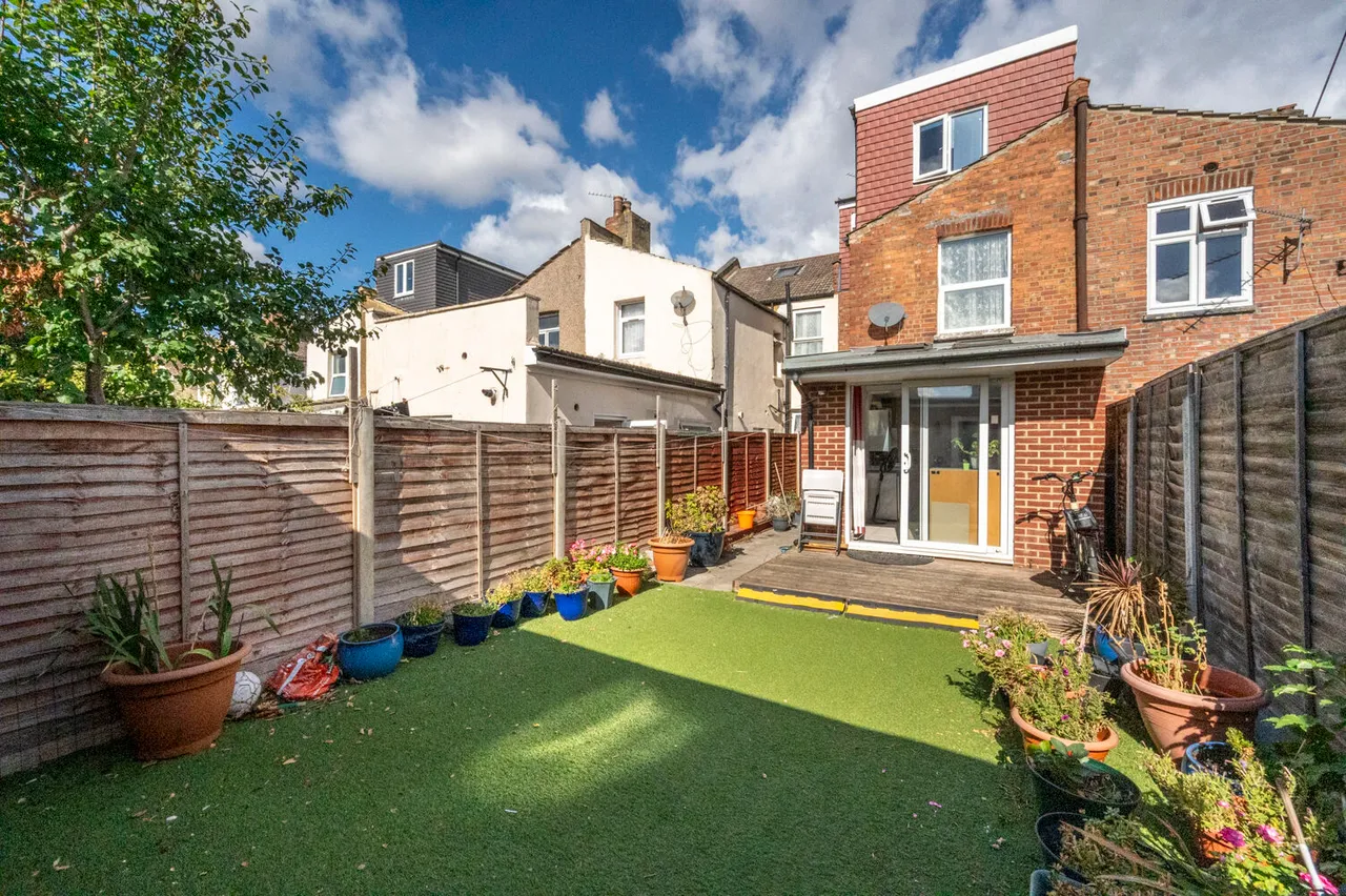 21 Knotts Green Road, London, photo 4