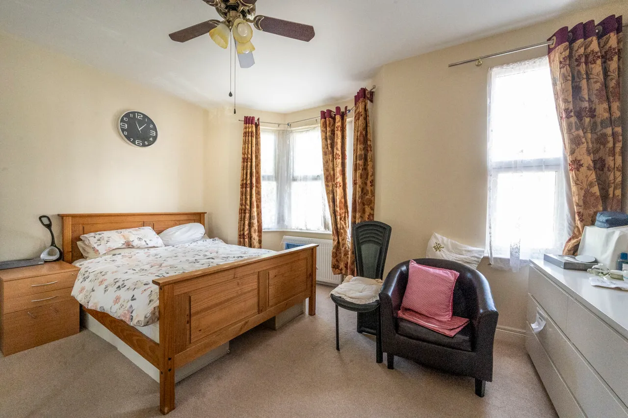 21 Knotts Green Road, London, photo 5