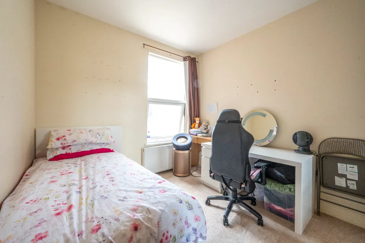21 Knotts Green Road, London, photo 8
