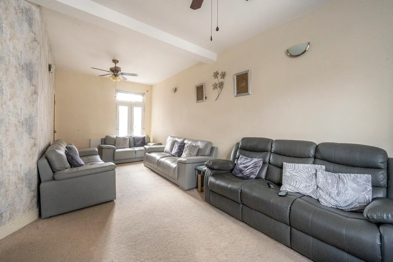 21 Knotts Green Road, London, photo 10