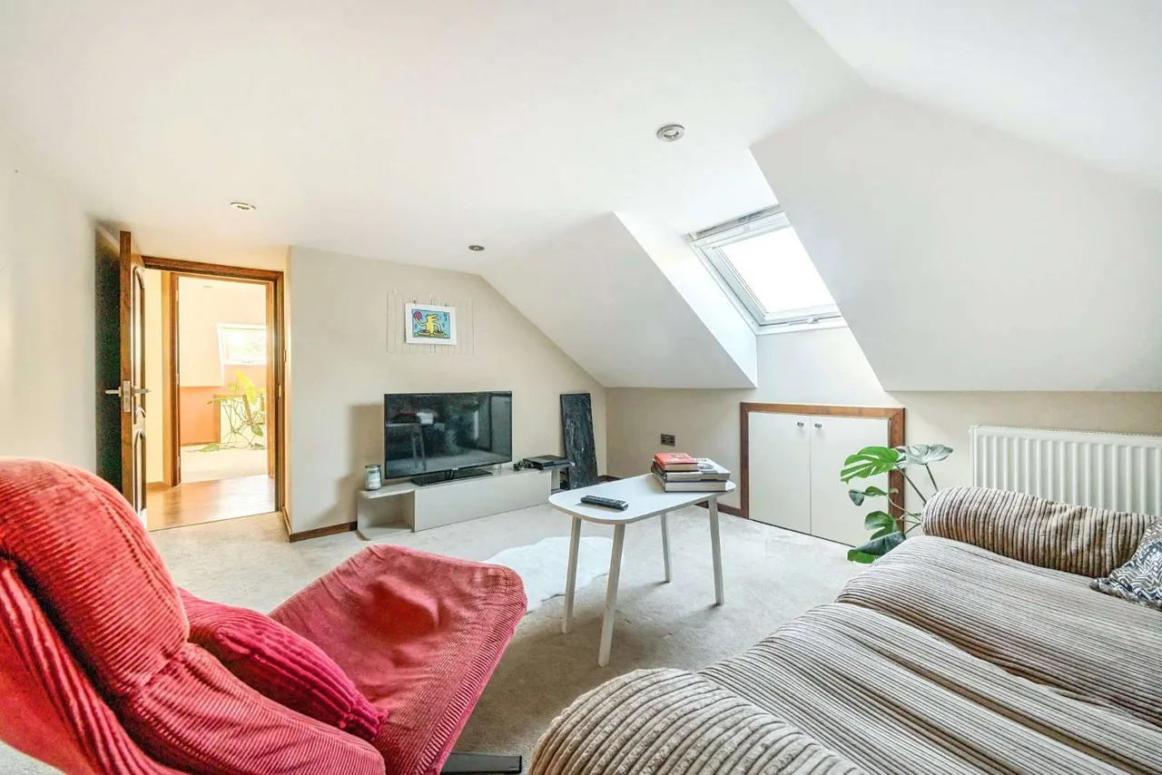 Daws Lea, High Wycombe, Buckinghamshire, HP11 1QF, photo 12