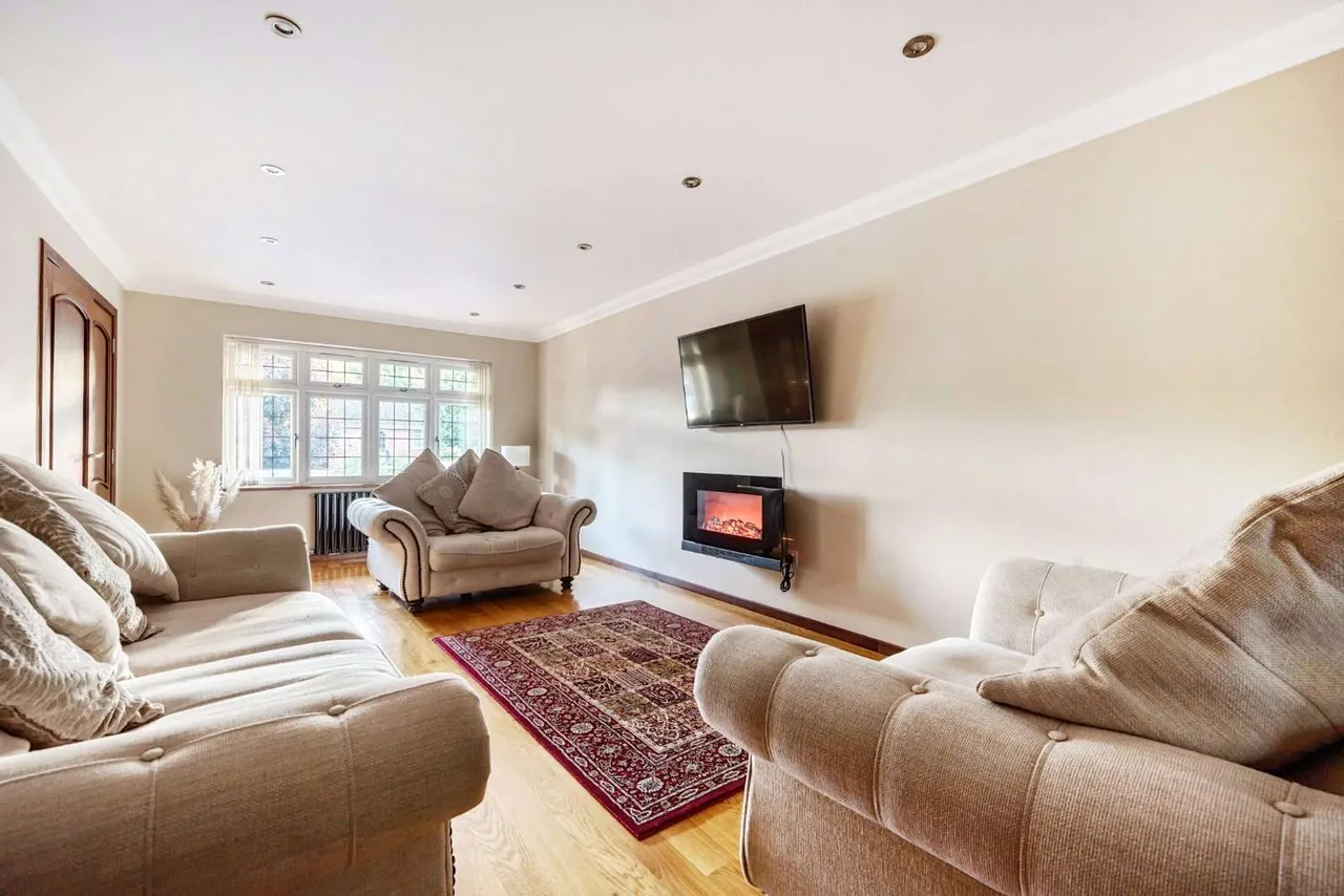 Daws Lea, High Wycombe, Buckinghamshire, HP11 1QF, photo 5