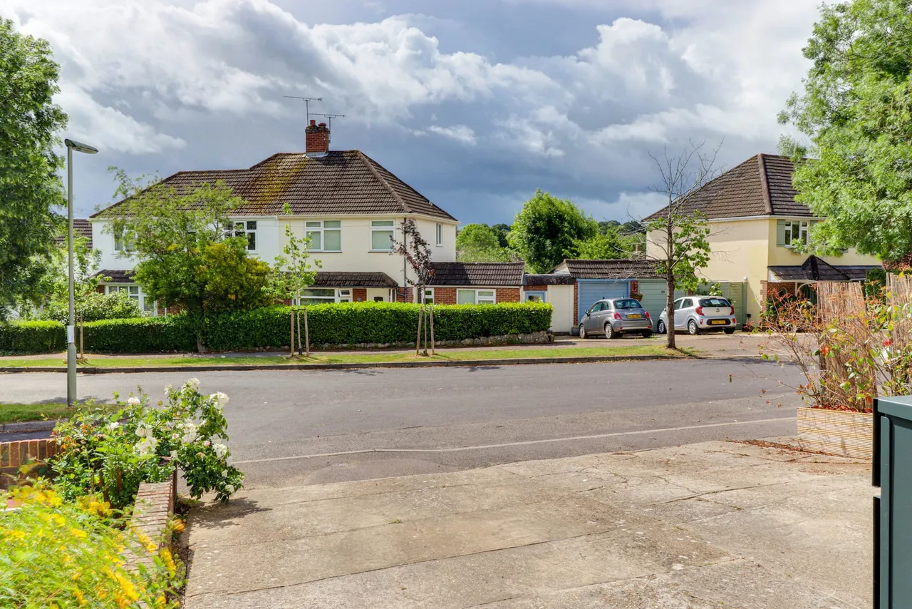 Hilley Field Lane, Fetcham, KT22 9UX, photo 5