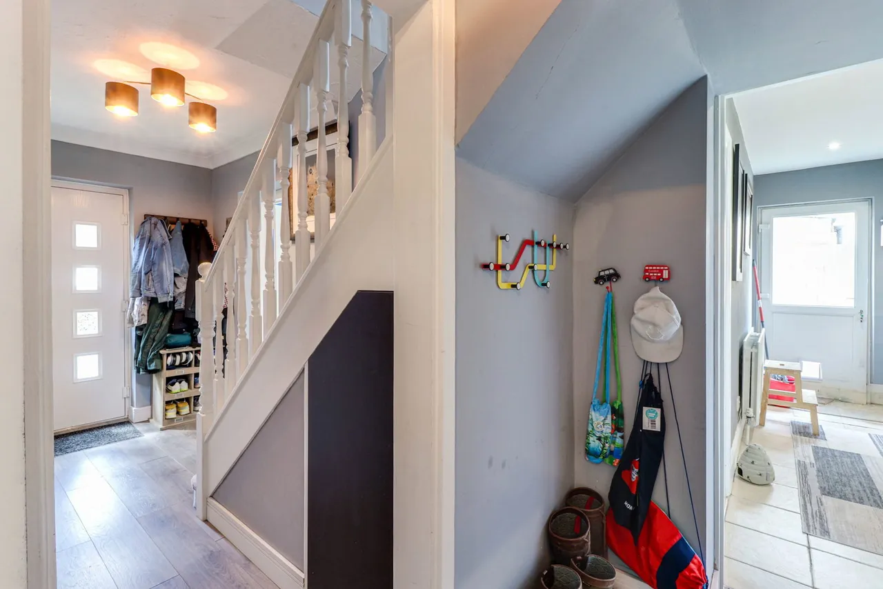 Hilley Field Lane, Fetcham, KT22 9UX, photo 12