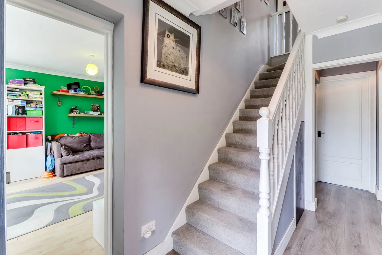 Hilley Field Lane, Fetcham, KT22 9UX, photo 11