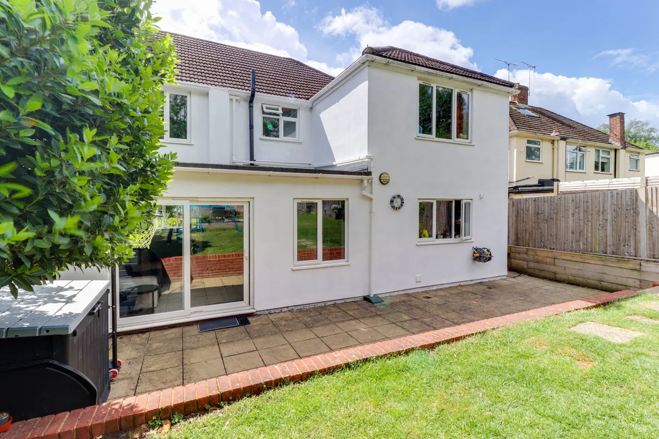 Hilley Field Lane, Fetcham, KT22 9UX, photo 9