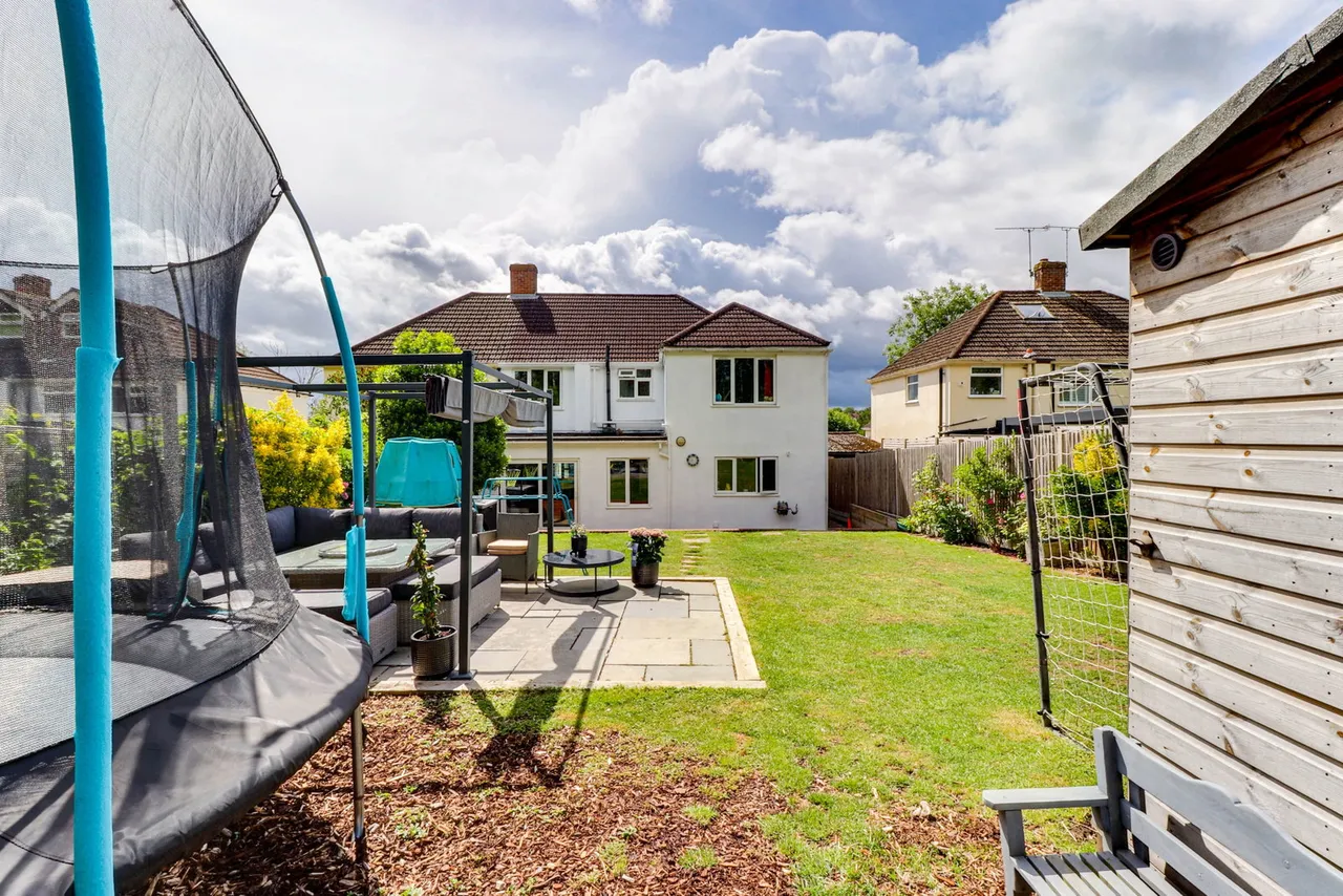 Hilley Field Lane, Fetcham, KT22 9UX, photo 8