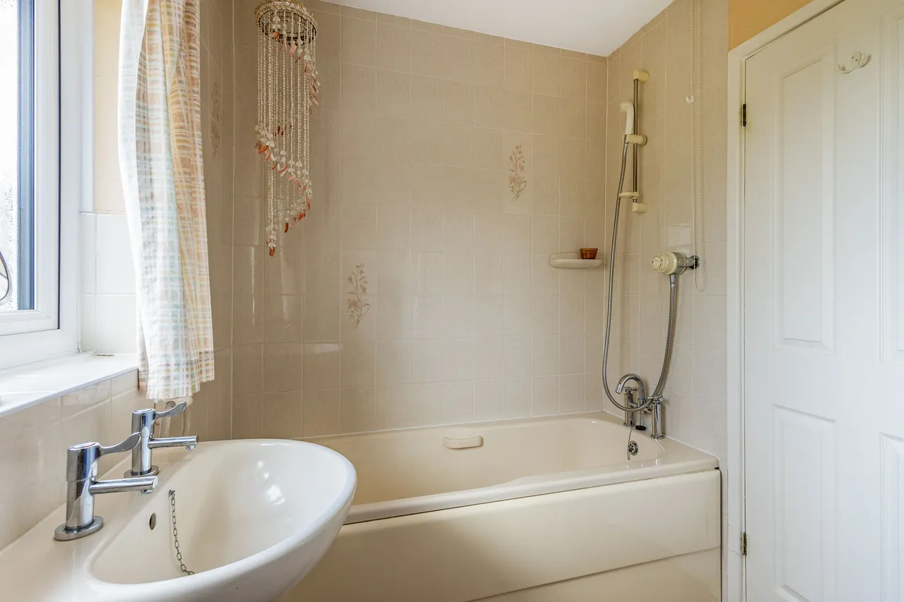 Cotswold Avenue, Cirencester, GL7, photo 12