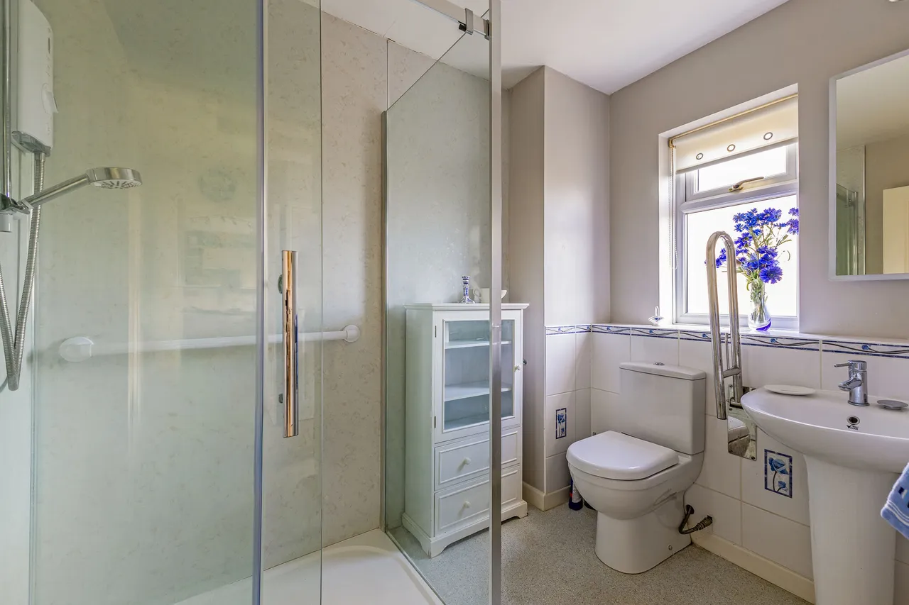 Cotswold Avenue, Cirencester, GL7, photo 11
