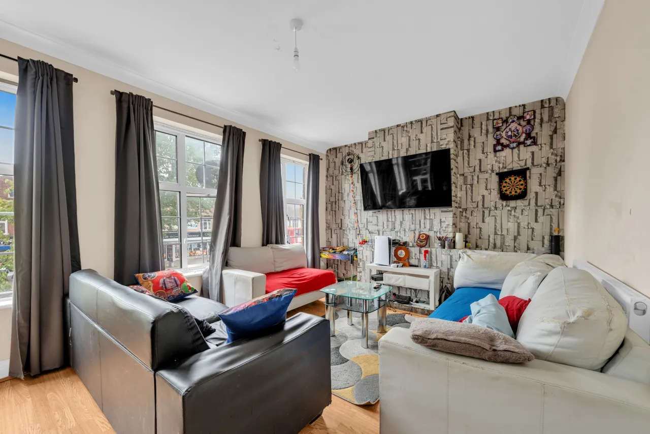 4 bed flat for sale — Well Hall Road, Eltham, SE9 6TY