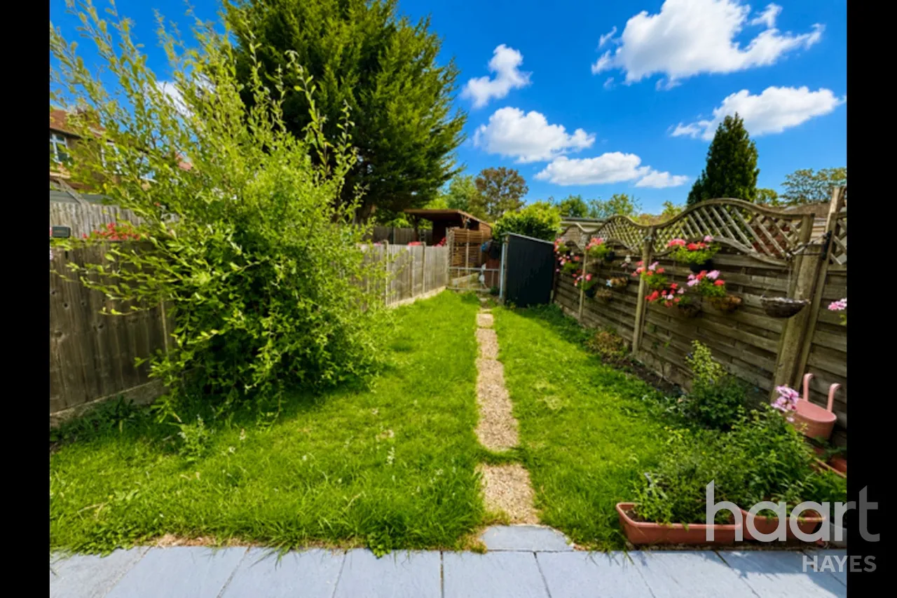 Fredora Avenue, Hayes, UB4, photo 13