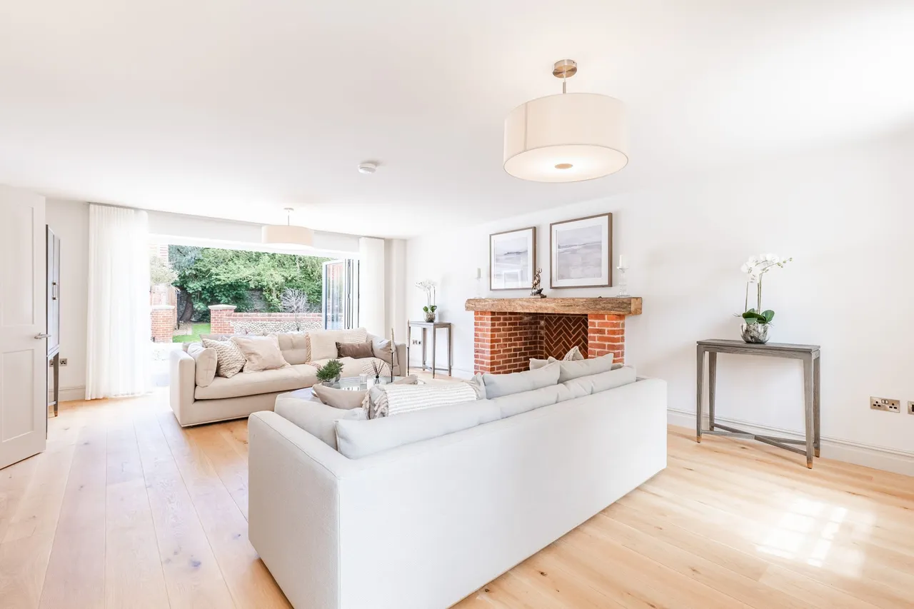 An Exceptionally Refurbished Period H, photo 9