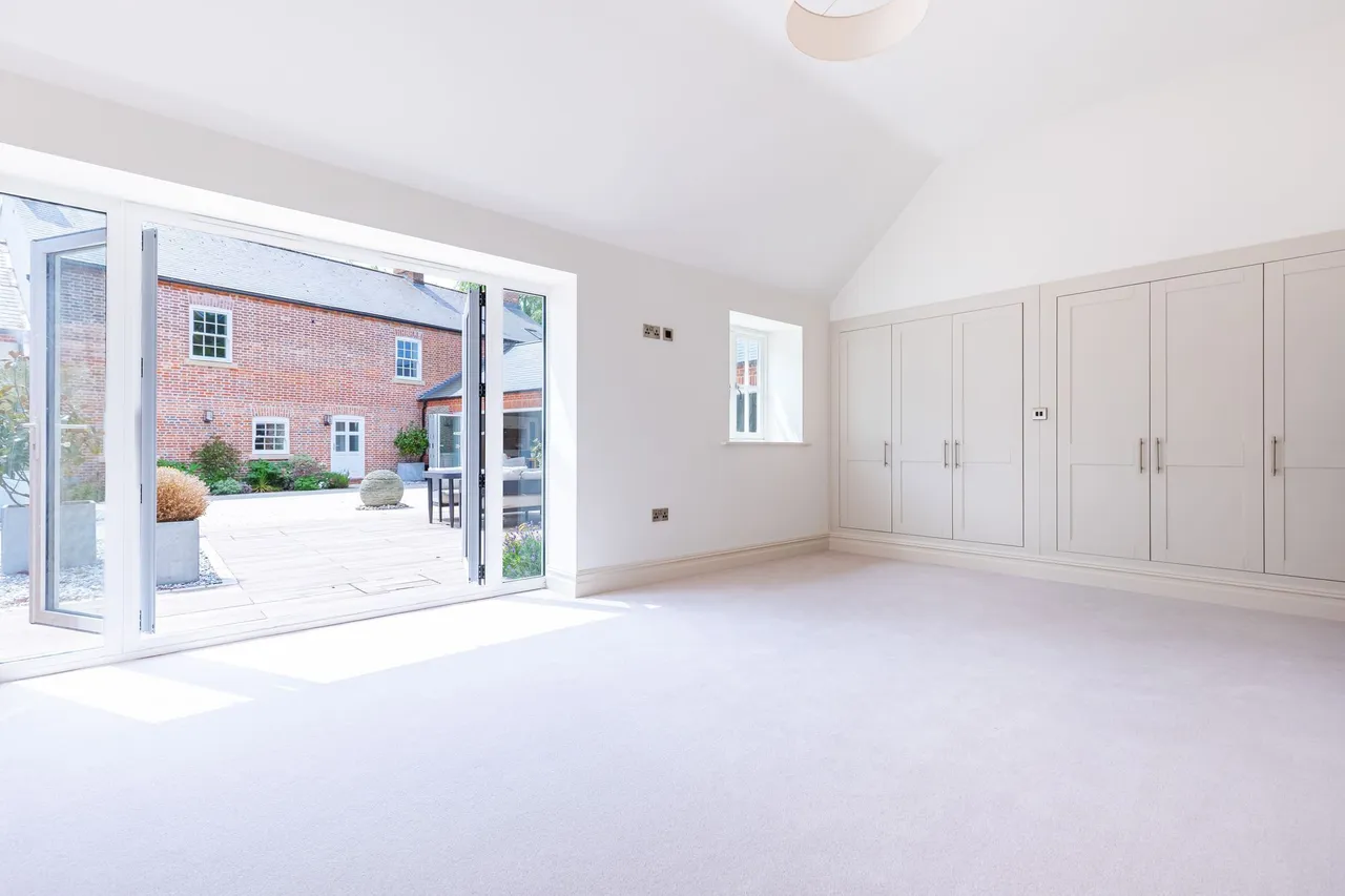 An Exceptionally Refurbished Period H, photo 12
