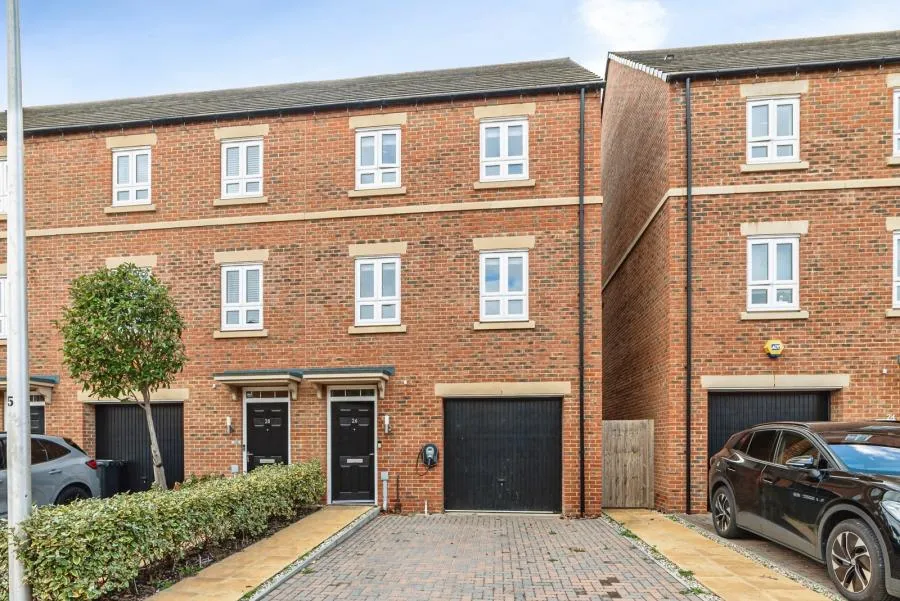 Fairstone, Newbury, RG14, photo 33