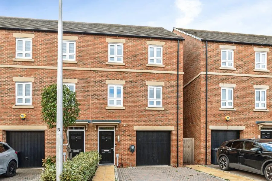 3 bed house to rent, Fairstone, Newbury, RG14