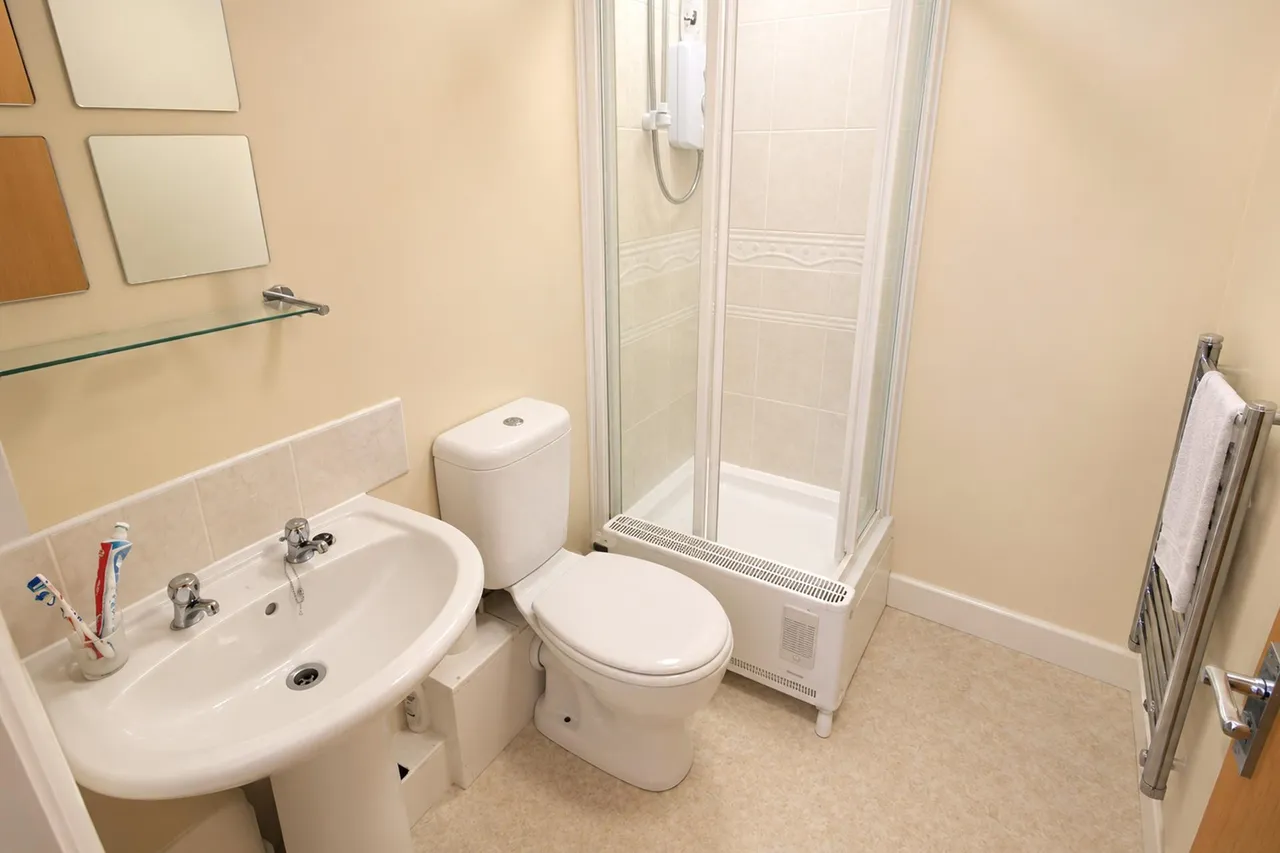 New Road, Radcliffe, M26, photo 5