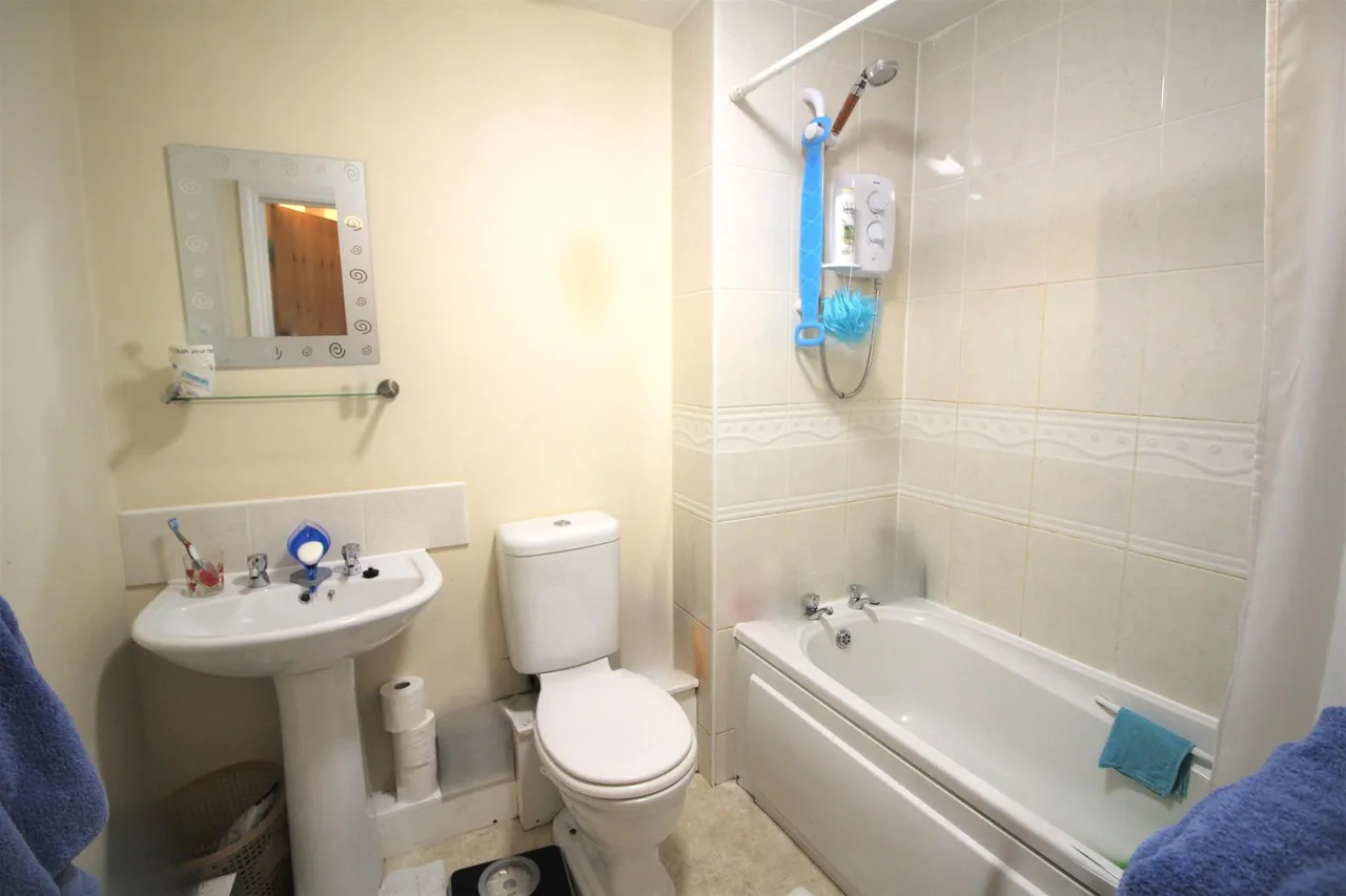 New Road, Radcliffe, M26, photo 7