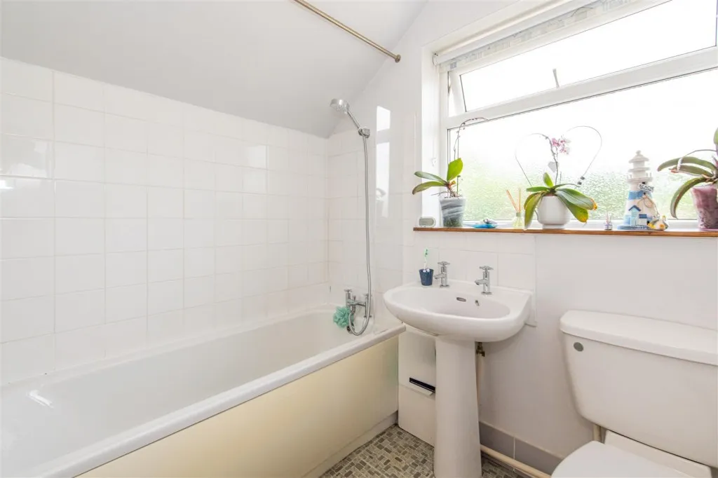 Orlingbury Road, Little Harrowden, photo 19