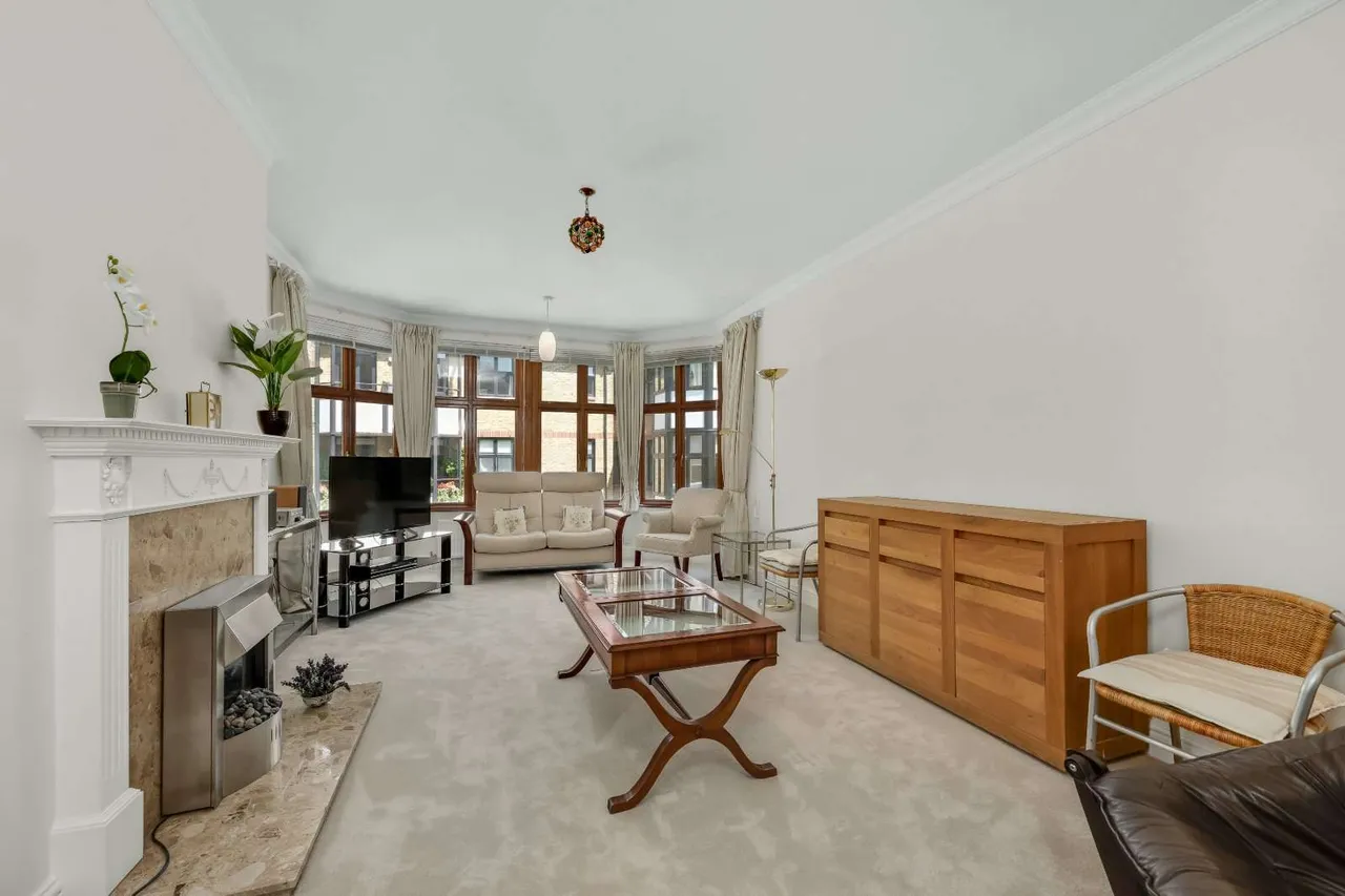 Esher Park Avenue, Esher, Surrey, KT10 9PX, photo 3
