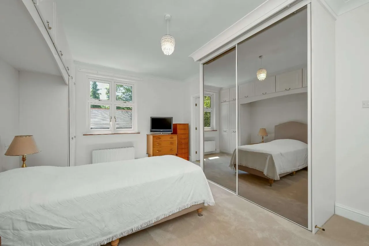 Esher Park Avenue, Esher, Surrey, KT10 9PX, photo 8