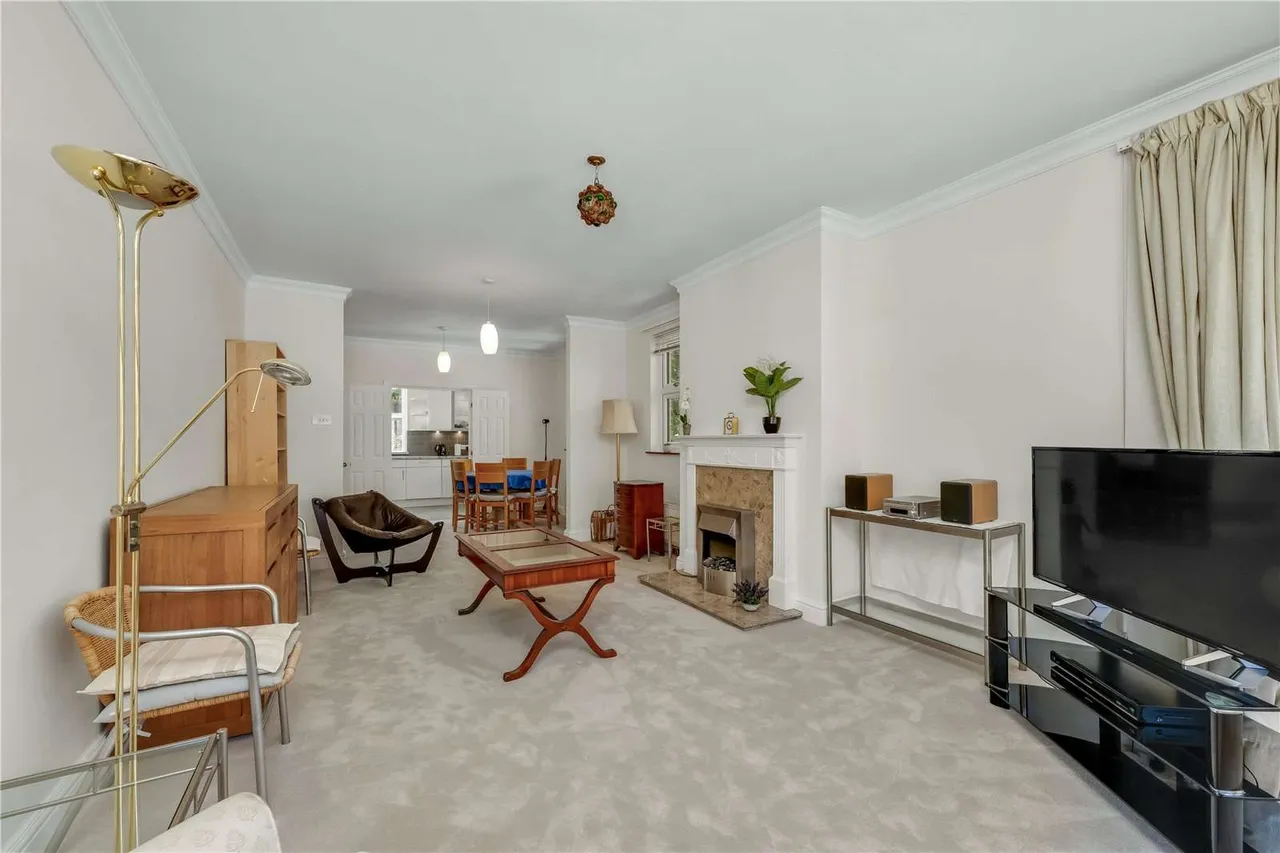 Esher Park Avenue, Esher, Surrey, KT10 9PX, photo 4