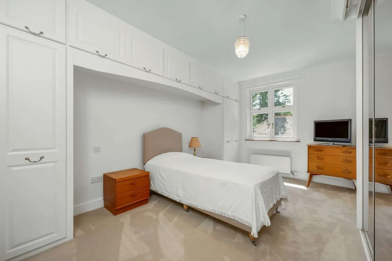 Esher Park Avenue, Esher, Surrey, KT10 9PX, photo 7