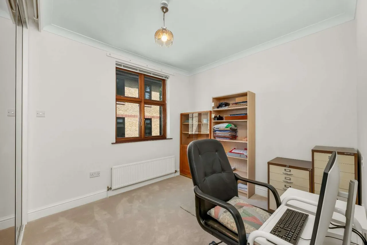 Esher Park Avenue, Esher, Surrey, KT10 9PX, photo 10
