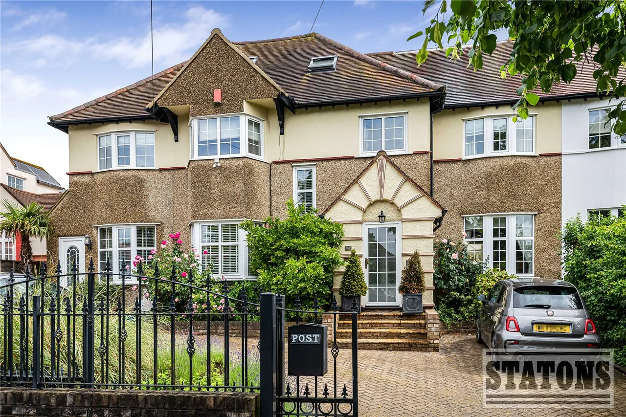 5 bed house for sale — The Avenue, Potters Bar, Hertfordshire, EN6 1ED