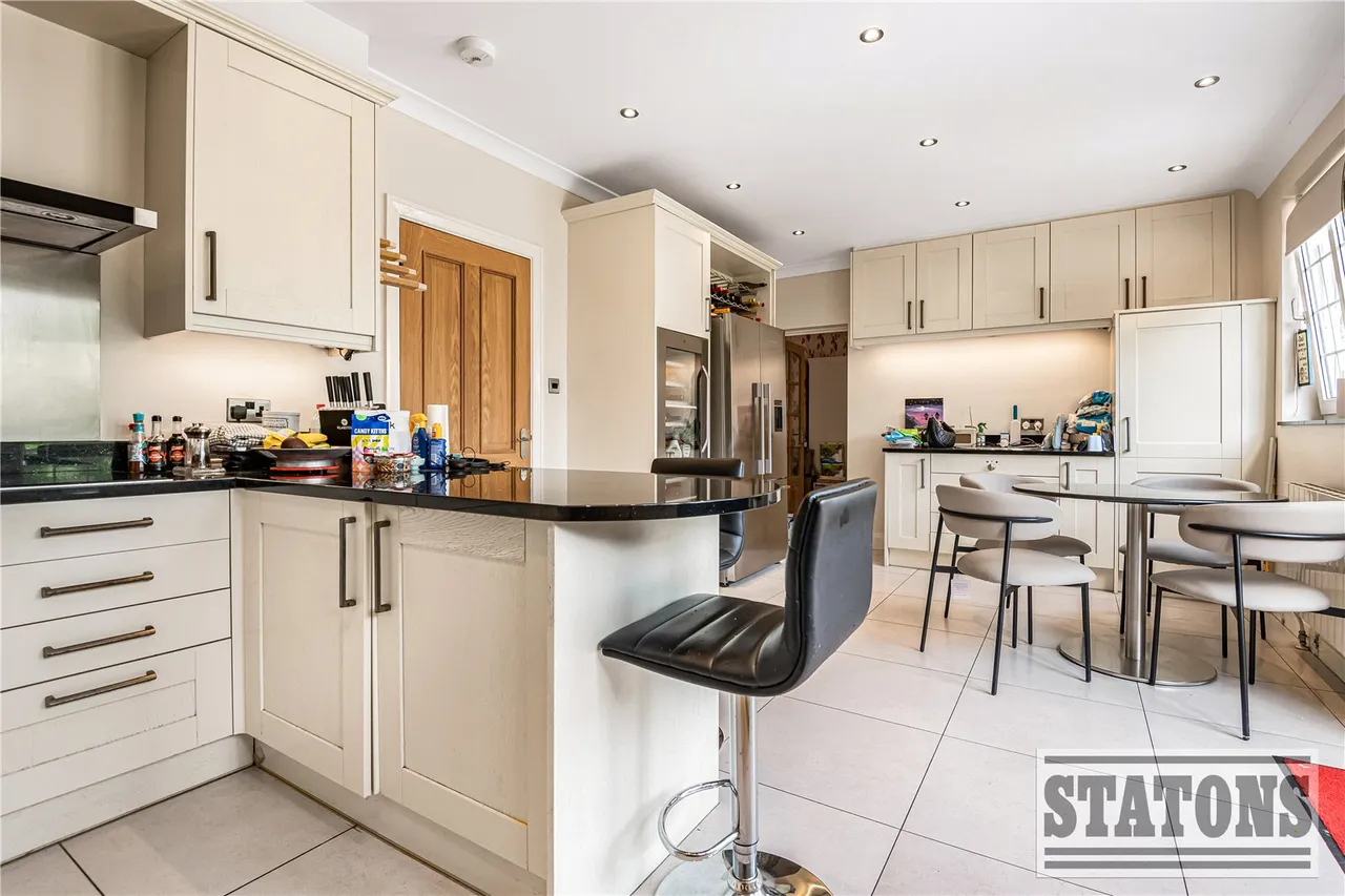 The Avenue, Potters Bar, Hertfordshire, EN6 1ED, photo 11