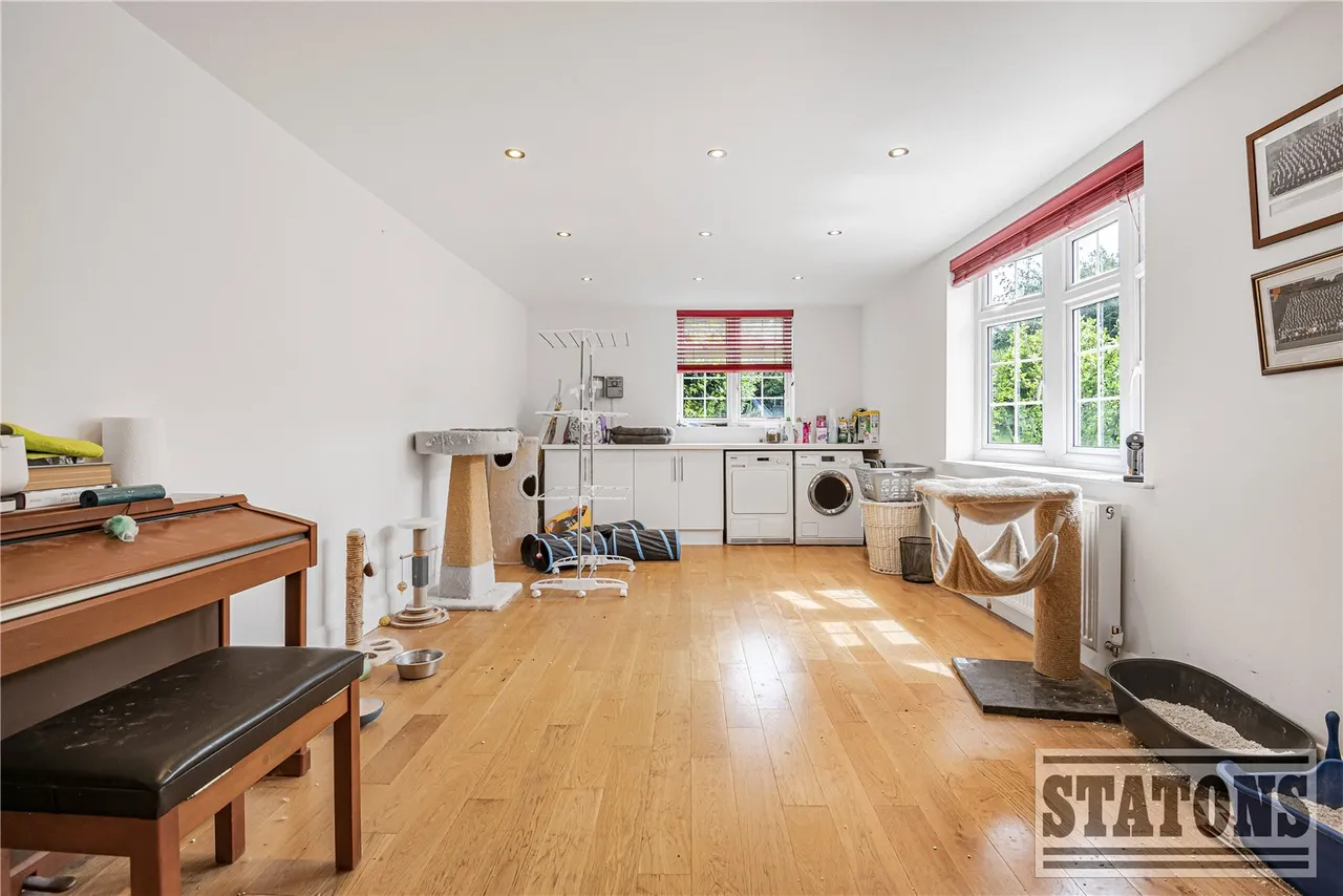 The Avenue, Potters Bar, Hertfordshire, EN6 1ED, photo 9