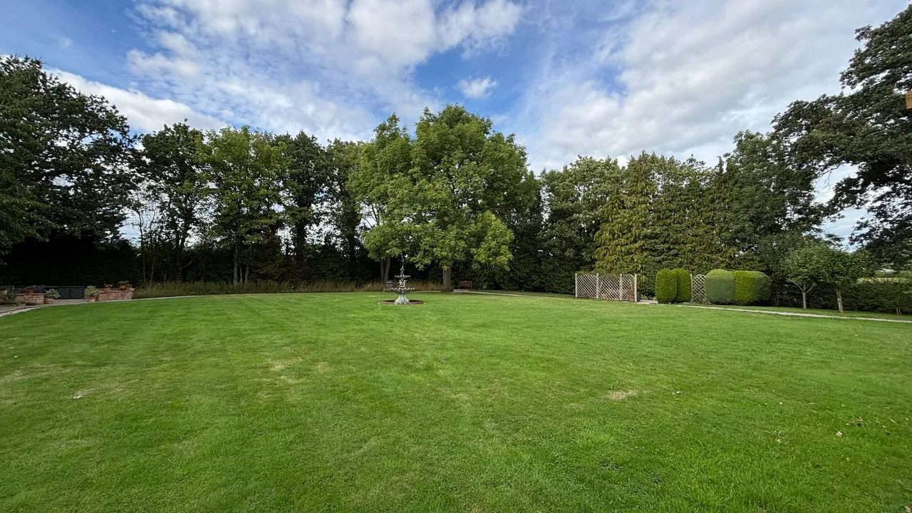 Merrymans Lane, SK9, photo 15