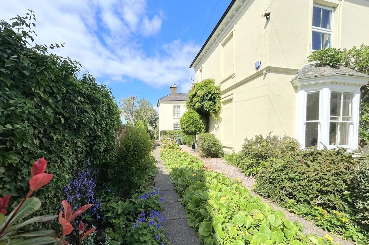 Hagley Road, Oldswinford, Stourbridge, photo 16