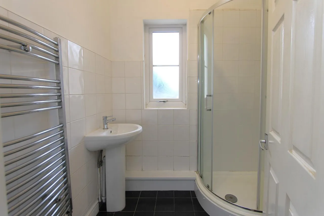 Hagley Road, Oldswinford, Stourbridge, photo 11