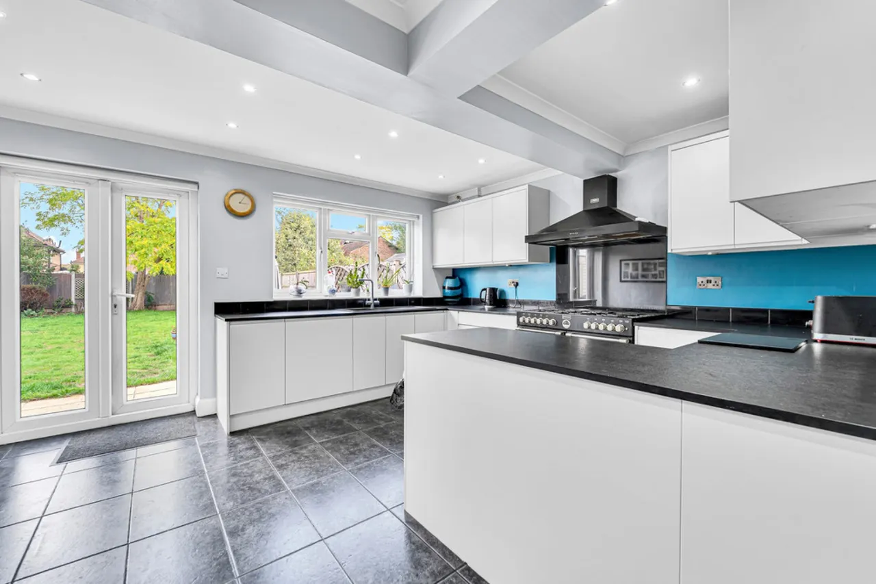 Meadway, Ashford, TW15, photo 2