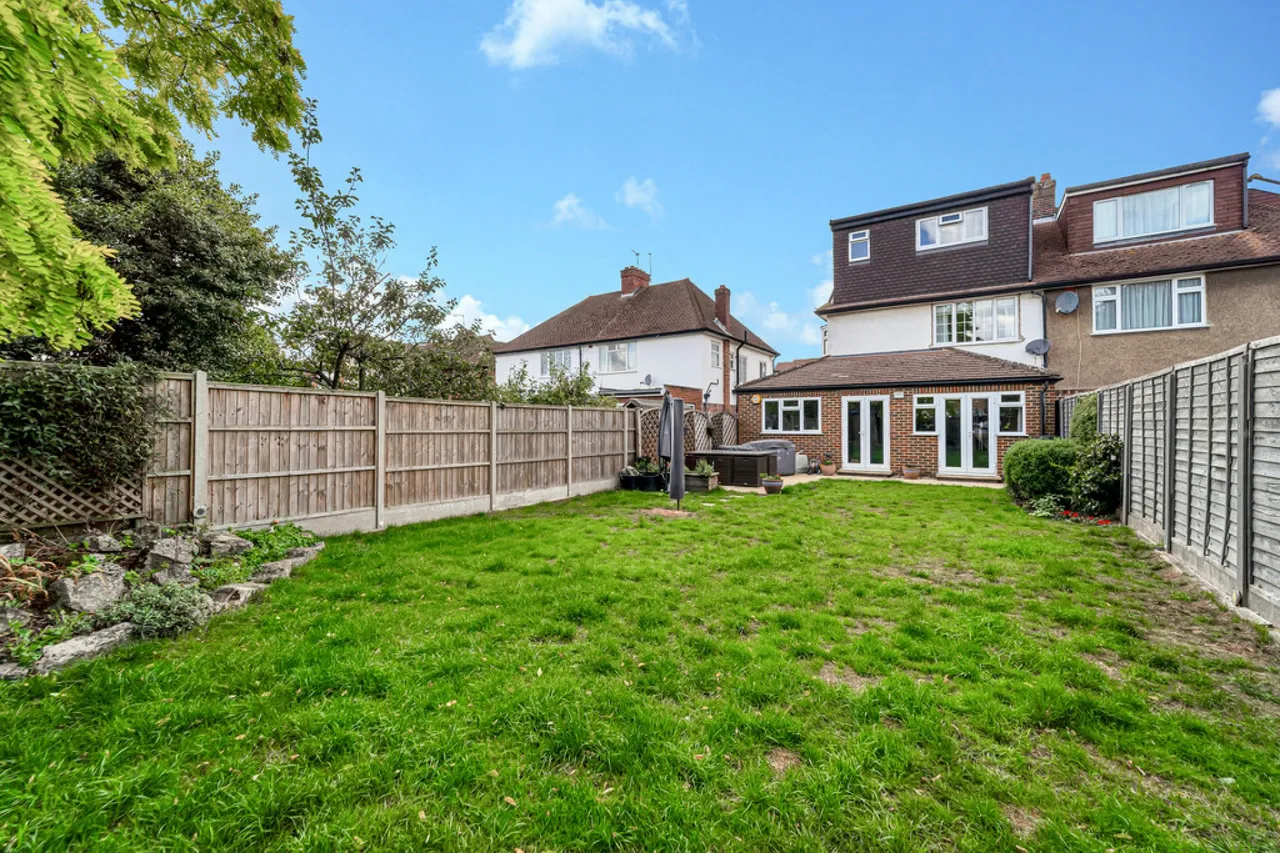 Meadway, Ashford, TW15, photo 11