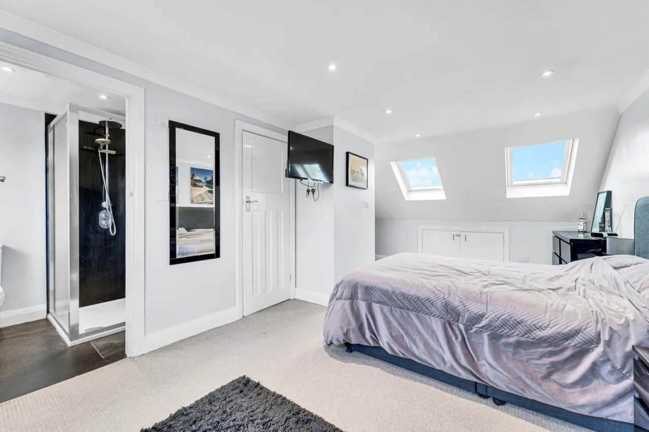 Meadway, Ashford, TW15, photo 16
