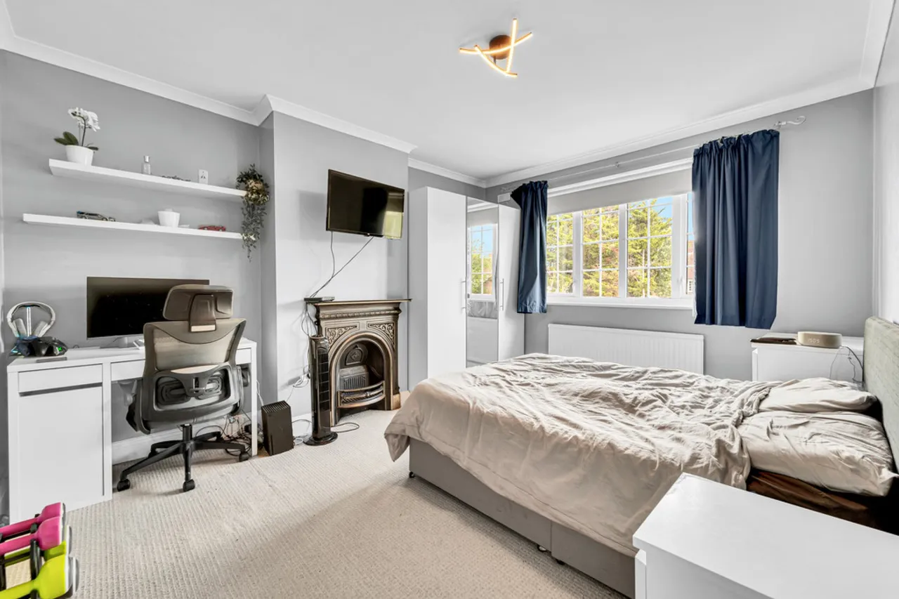 Meadway, Ashford, TW15, photo 5