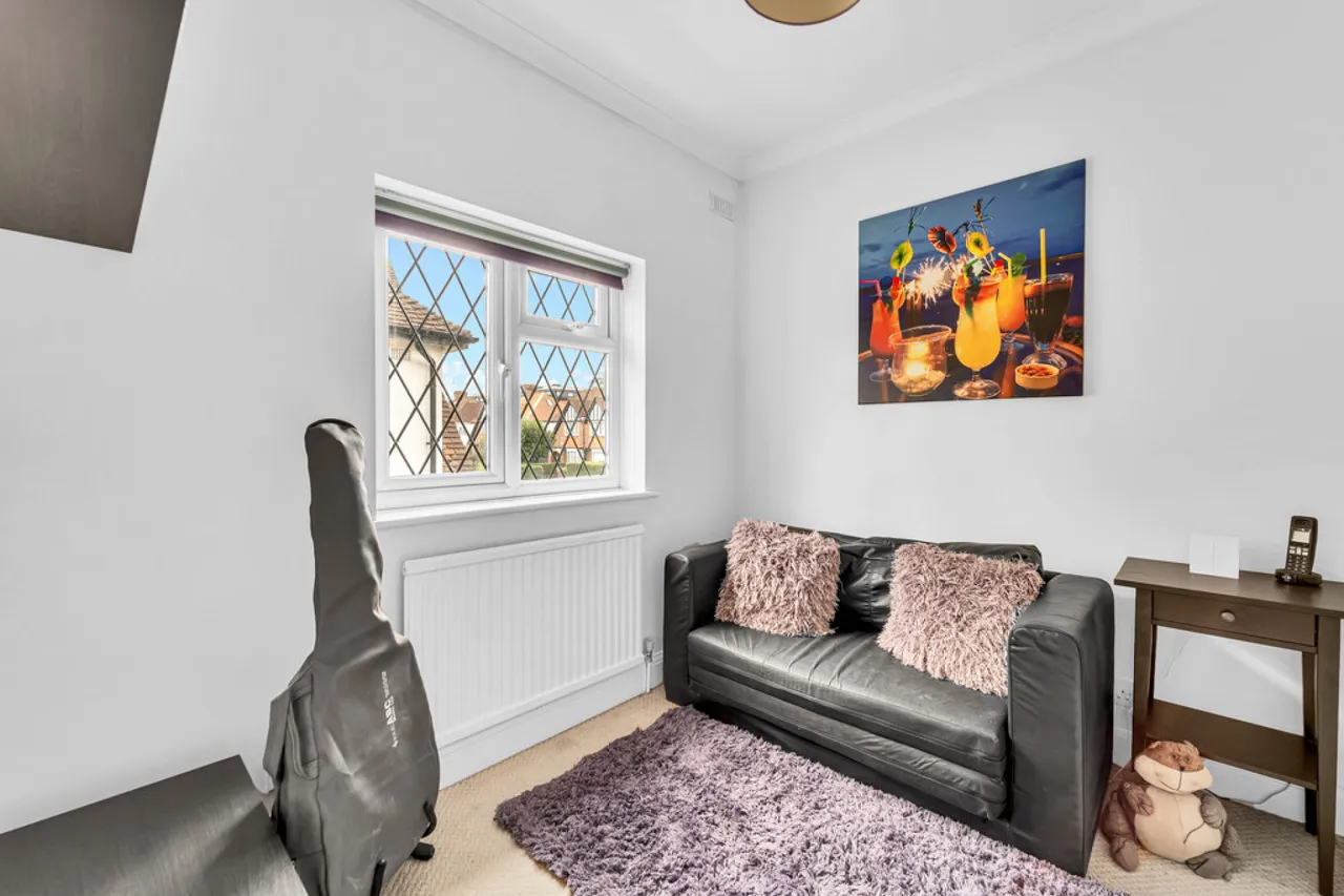Meadway, Ashford, TW15, photo 8