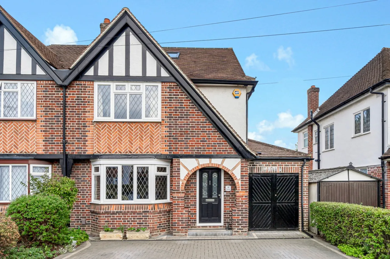 Meadway, Ashford, TW15, photo 13