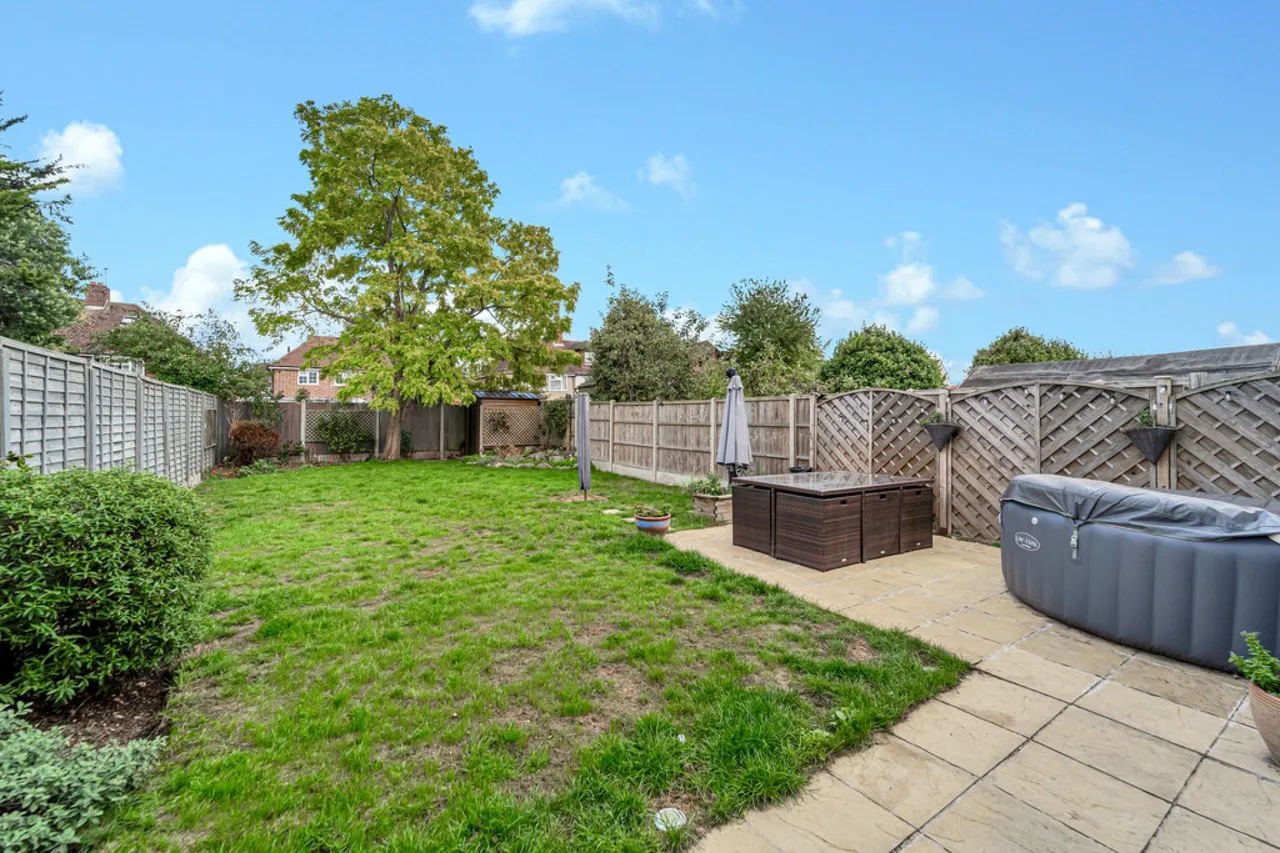 Meadway, Ashford, TW15, photo 12