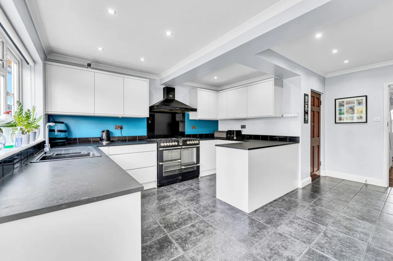 Meadway, Ashford, TW15, photo 14