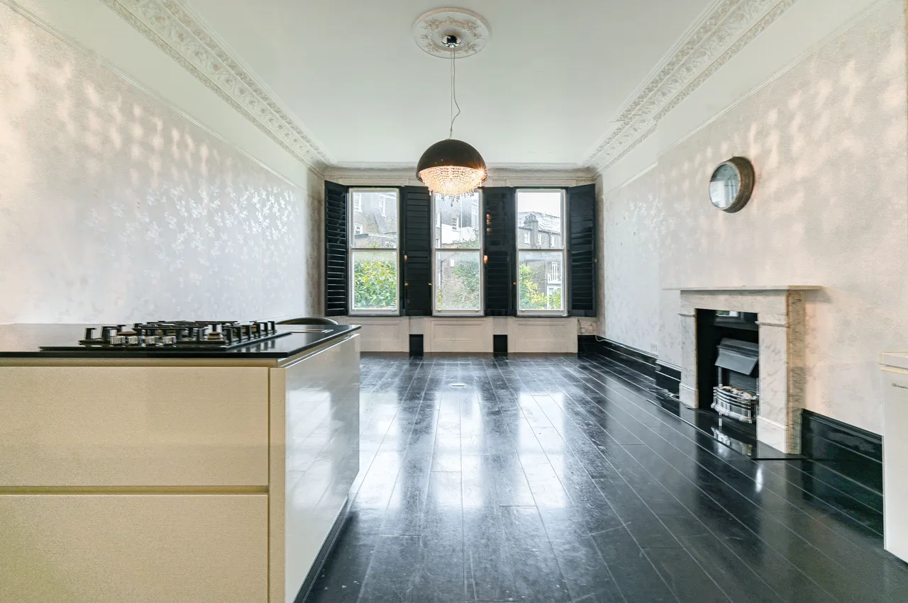2 bed flat for sale — Flat 6, 65 Warwick Road, London