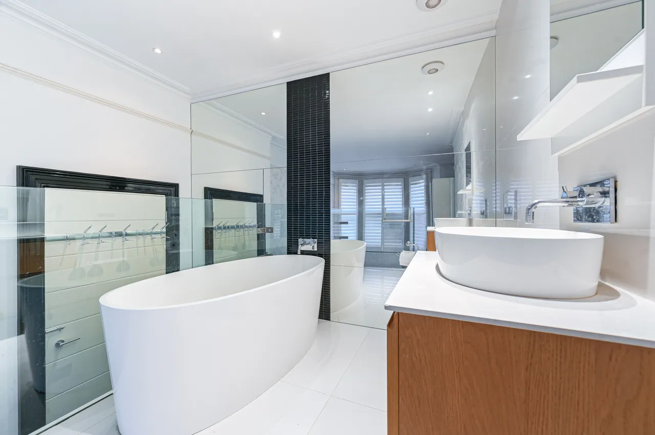 Flat 6, 65 Warwick Road, London, photo 11