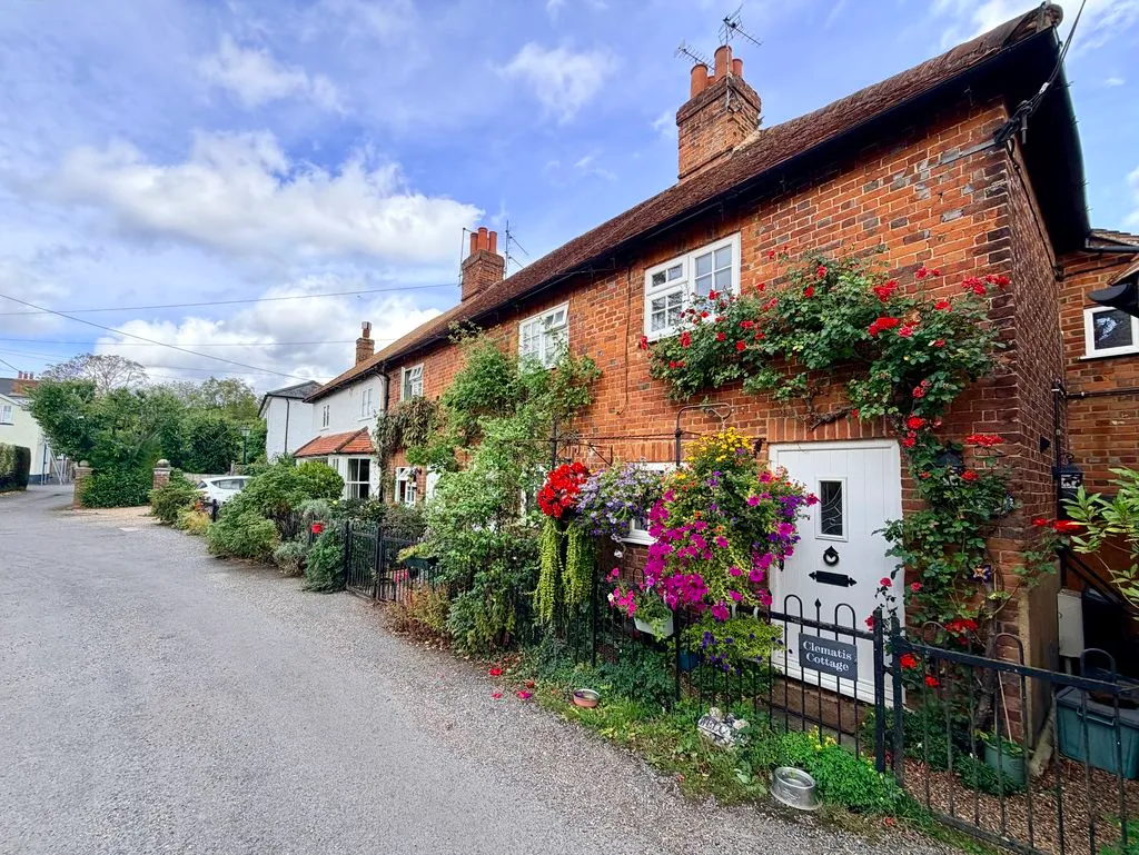 2 bed house for sale — Berghers Hill, Wooburn Green HP10 0JP