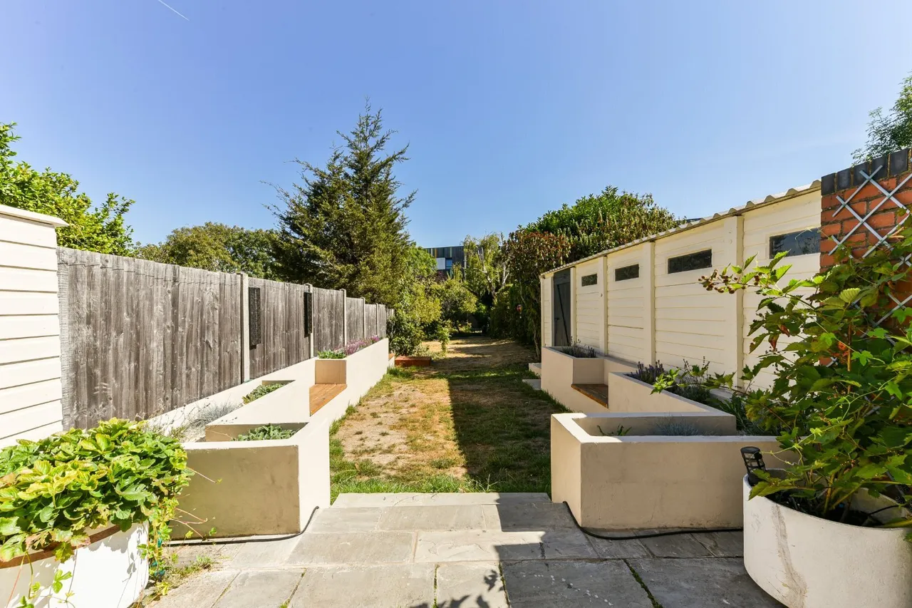 Vincent Gardens, London, NW2, photo 8