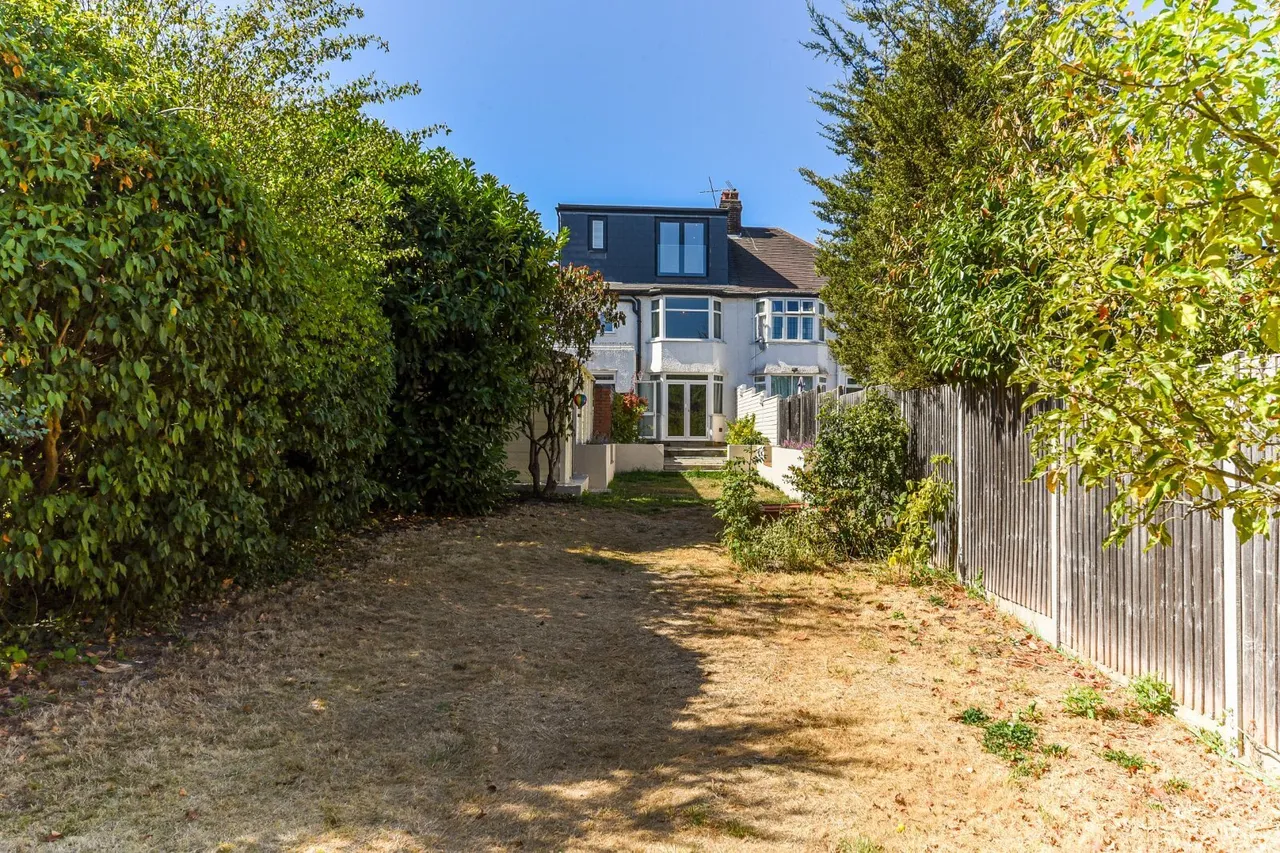 Vincent Gardens, London, NW2, photo 24